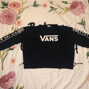 Hi, I’m selling a vans sweater.
